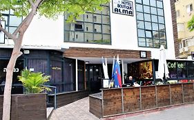 Hotel Alma - Near The Sea